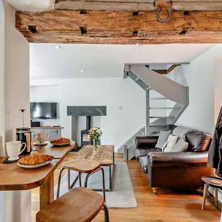 1 Bed In Oc-94210 Nyaraló
