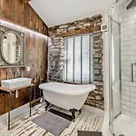 1 Bed In Oc-94210 Holiday home *